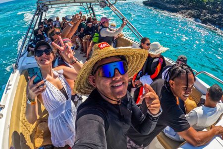 Full day VIP tour of 5 must-see places in the Rosario Islands